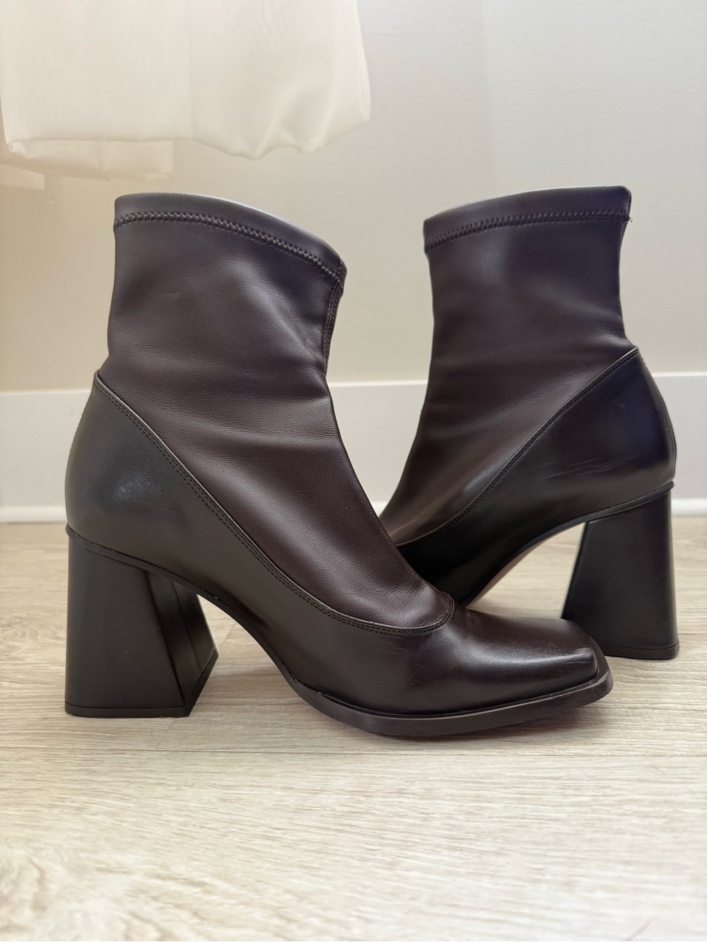 Alohas Vegan Women’s Dark Brown Block Heel Booties- Size 39 (W8-8.5)